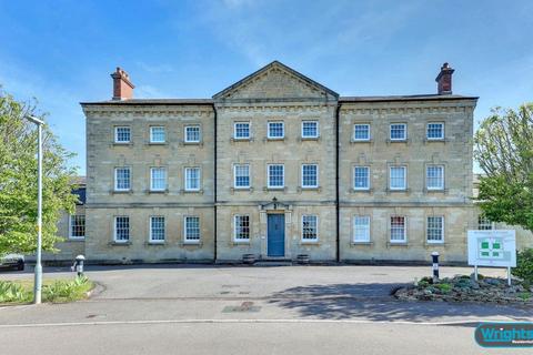 2 bed property, in St. Georges Court, £180,000