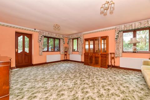 2 bed property, in Marks Farm Lane, £650,000