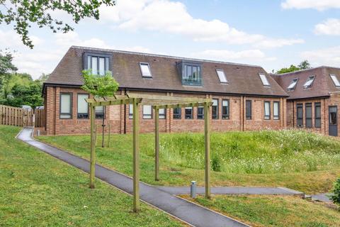 1 bed property, in North Ash Road, £200,000