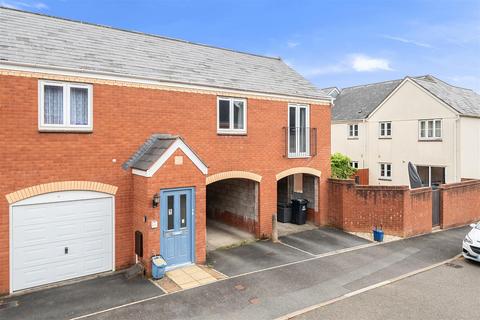 1 bed property, in Waylands Corner, £150,000