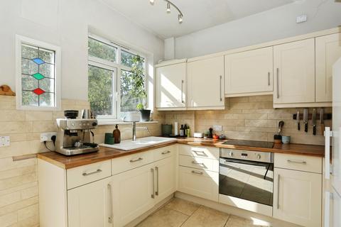 3 bed property, in Torridon Road, £625,000