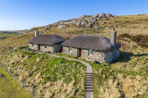 1 bed property, in 1 Beinn Tioraidh, £300,000