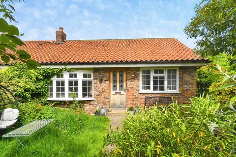 1 bed property, in Main Street, £145,000