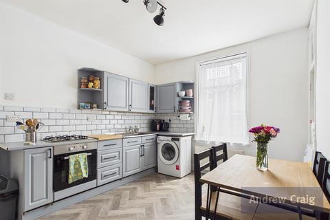 2 bed property, in Robert Street, £110,000