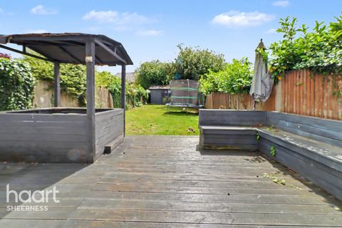 3 bed property, in Barton Hill Drive, £300,000