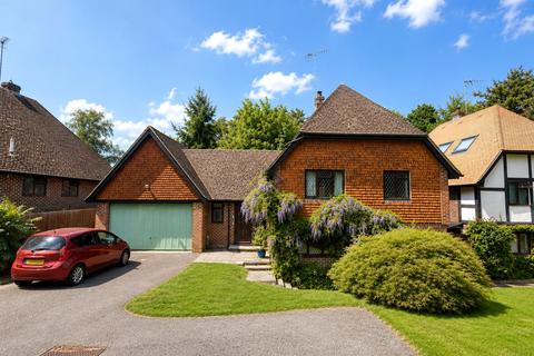 4 bed property, in Broad Ha'penny, £850,000