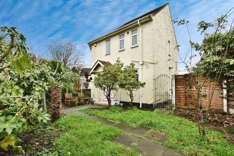 3 bed property, in Melsomby Road, £200,000