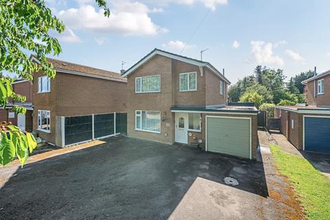 3 bed property, in Rutland Gardens, £195,000