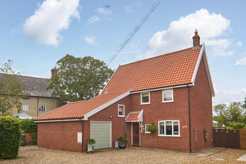 3 bed property, in Crown Street, £400,000