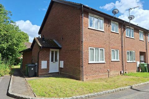 1 bed property, in Basingstoke RG24, £210,000