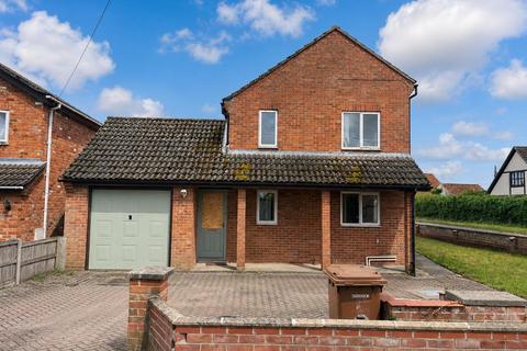 3 bed property, in Mildenhall Road, £280,000