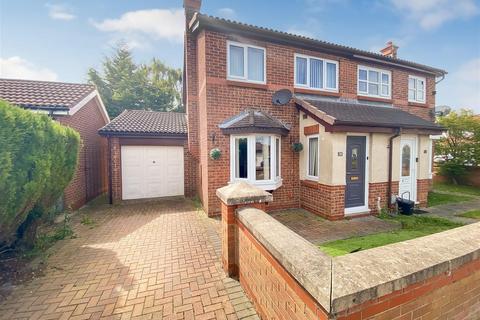 3 bed property, in Pemberton Road, £147,000