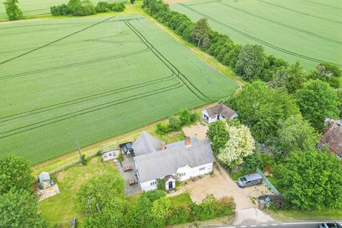 5 bed property, in Ampthill Road, £855,000