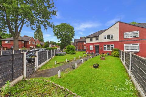 3 bed property, in Tootal Drive, £250,000