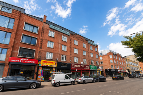 2 bed property, in Well Street, £399,950