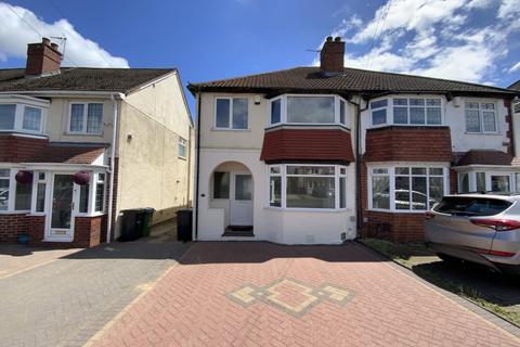 3 bed property, in Perry Hill Road, £250,000