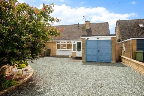 2 bed property, in Meon Road, £375,000