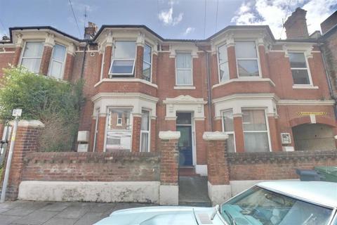 1 bed property, in Albert Grove, £120,000