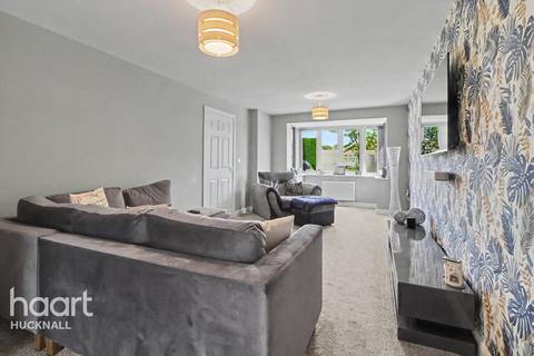 5 bed property, in Longue Drive, £450,000