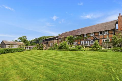 3 bed property, in Bentleys Farm, £950,000