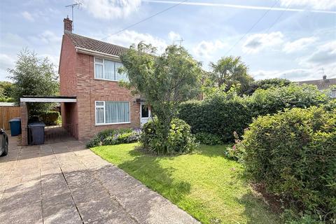 3 bed property, in Brewsters Close, £235,000