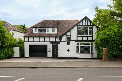 4 bed property, in Coulsdon Road, £725,000