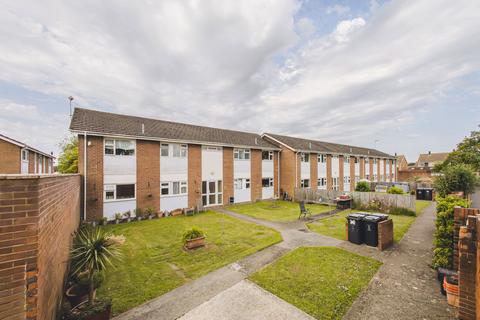 2 bed property, in Wrenswood, £155,000