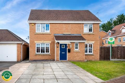 4 bed property, in Sargeson Road, £300,000