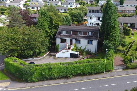 5 bed property, in Caithness Place, £325,000
