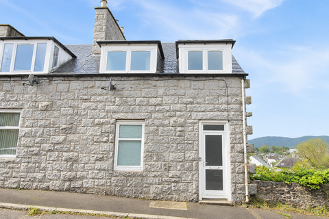 3 bed property, in 11 Alpine Terrace, £200,000