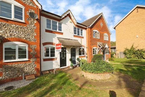 2 bed property, in Parish Close, £330,000