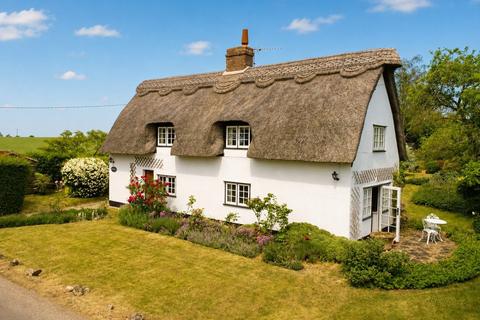 2 bed property, in The Belt, £425,000