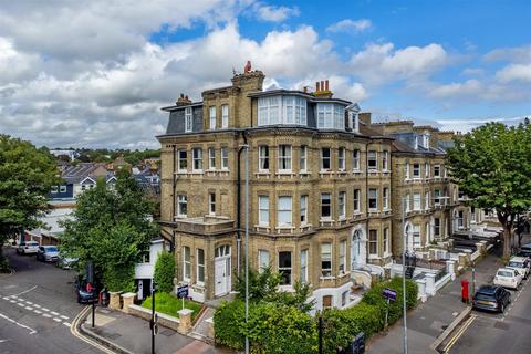 2 bed property, in The Drive, £450,000