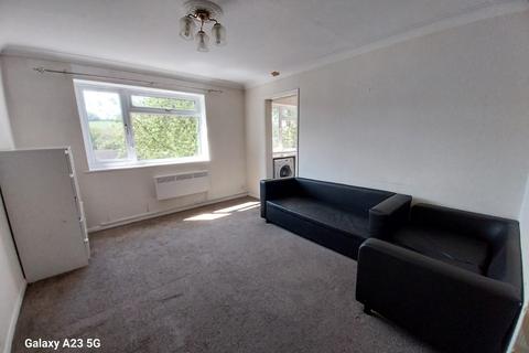 2 bed property, in Bramblesidee, £160,000