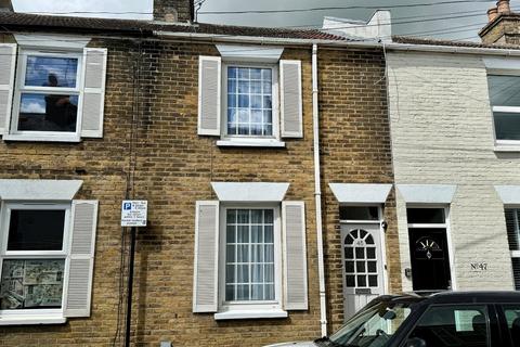 2 bed property, in Princes Street, £295,000