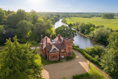 6 bed property, in Hill House Road, £3,750,000