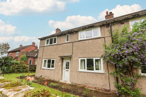3 bed property, in The Avenue, £225,000