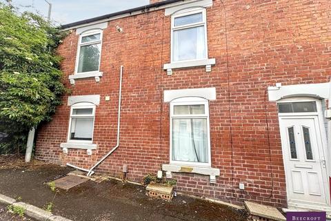 2 bed property, in Beaconsfield Street, £80,000