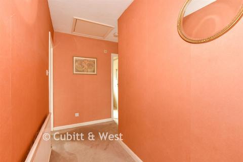 2 bed property, in Rickmans Lane, £550,000