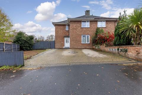 3 bed property, in Sandy Lane, £270,000