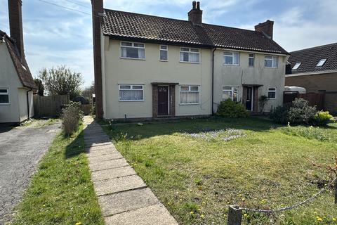 2 bed property, in Main Street, £200,000