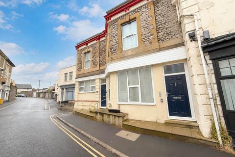 2 bed property, in Upper Church Road, £140,000