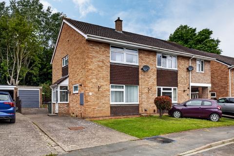 3 bed property, in Rosemary Gardens, £280,000
