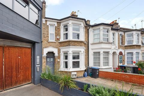 4 bed property, in Villiers Road, £850,000