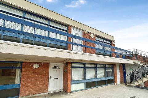 2 bed property, in Front Street, £50,000