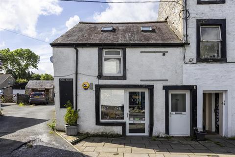 1 bed property, in 19 Main Street, £170,000
