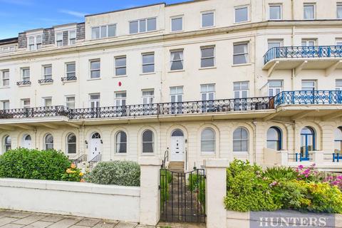 2 bed property, in Esplanade, £190,000