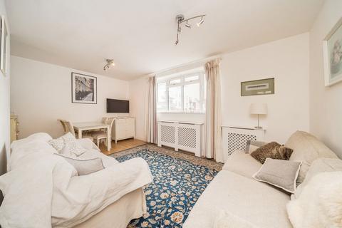 2 bed property, in Garratt Lane, £425,000