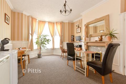 6 bed property, in Leed Street, £415,000