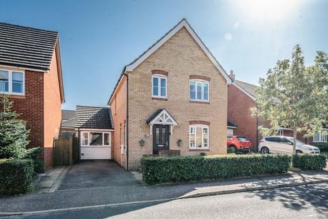 4 bed property, in Hubbards Close, £375,000